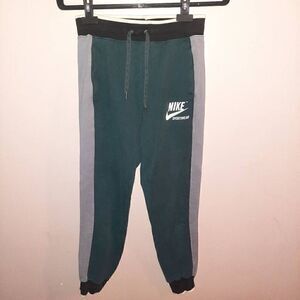 Retro Nike Sportswear Joggers